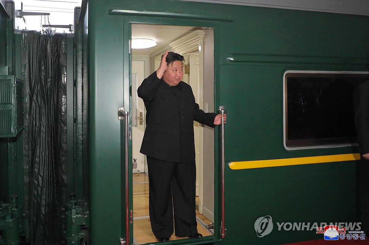 Ông Kim Jong-un lên đường đến Nga bằng tàu hỏa. Ảnh: Yonhap