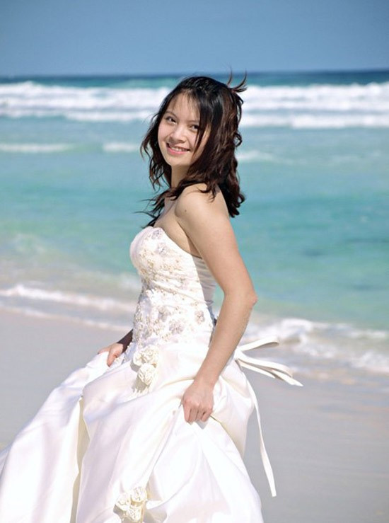 Với ý tưởng ghi lại dấu ấn tình yêu tại những thời gian kỷ niệm và miền đất đã đi qua, Anh Vinh và Phương Dung đã chụp ảnh cưới ở nhiều miền đất như Mỹ, Pháp, Đức, Mexico và Việt Nam