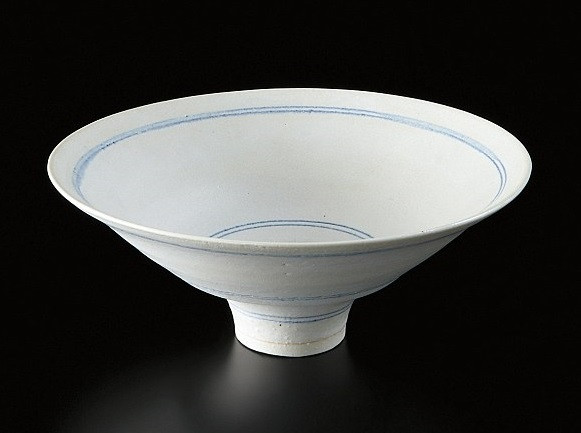 Chiếc bát sứ “xoàng xĩnh” có giá… 5 tỷ đồng ảnh 1