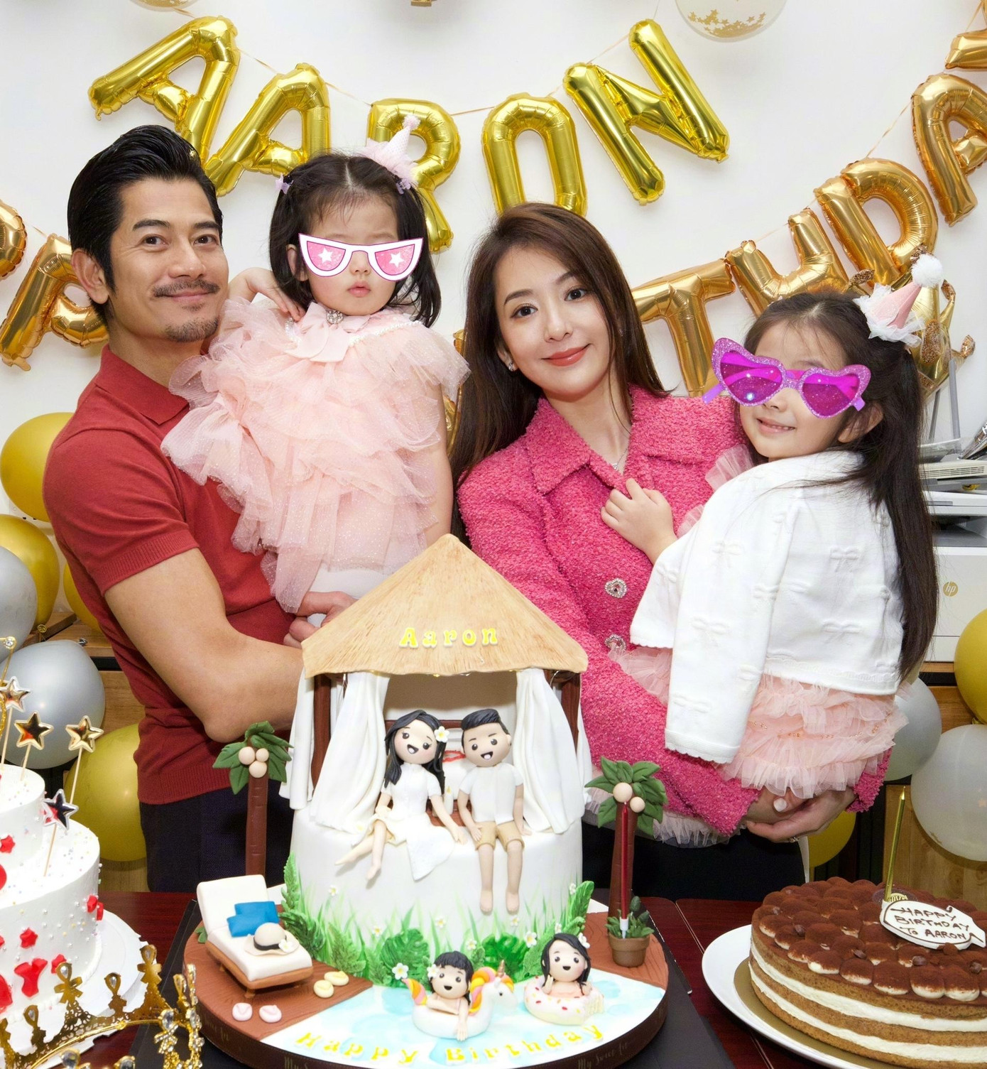 Quách Phú Thành có hai con gái, một bé 5 tuổi, một bé 3 tuổi. Quách Phú Thành có hai con gái, một bé 5 tuổi, một bé 3 tuổi.