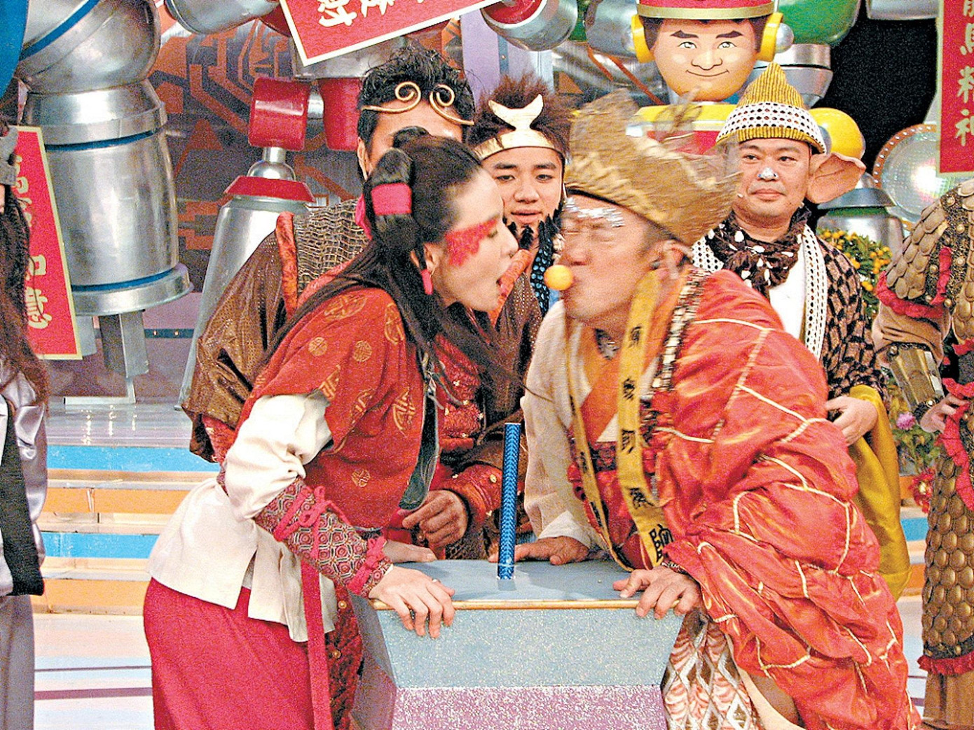 Theo đó, dù không quen biết Lebara, Tăng Chí Vỹ tới tham dự và chủ động ôm vai, tặng cô nụ hôn bất ngờ. Hành động cưỡng hôn của Tăng Chí Vỹ gây tranh cãi vì khoảng cách giữa hai người là 43 tuổi. Bên cạnh đó, Tăng Chí Vỹ nổi tiếng là nghệ sĩ "mê gái". Theo đó, dù không quen biết Lebara, Tăng Chí Vỹ tới tham dự và chủ động ôm vai, tặng cô nụ hôn bất ngờ. Hành động cưỡng hôn của Tăng Chí Vỹ gây tranh cãi vì khoảng cách giữa hai người là 43 tuổi. Bên cạnh đó, Tăng Chí Vỹ nổi tiếng là nghệ sĩ "mê gái".