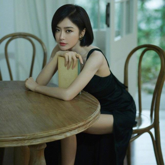 Sắc vóc Tần Lam ở tuổi 43. Nữ diễn viên vẫn chưa tìm được người phù hợp để kết hôn.