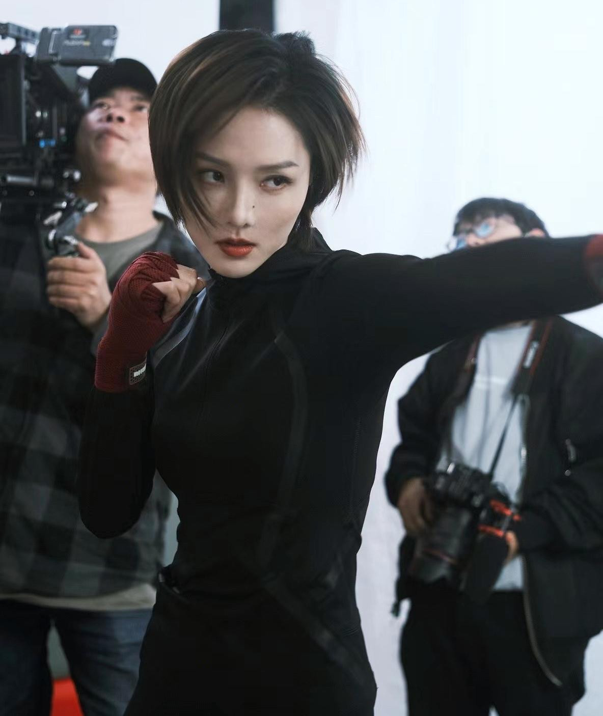 Theo Sohu, phim được đánh giá cao ở yếu tố Vương Sinh luôn một lòng sắt son với vợ. Tuy nhiên, những điểm nổi bật về nội dung, cách xây dựng nhân vật đều bị lu mờ trước cách triển khai tình tiết phản cảm. Bộ phim mở đầu với cảnh các yêu tinh phô bày thân thể, sau đó còn có cảnh 18+ giữa Vương Sinh và họa yêu. Những cảnh này chỉ phục vụ cho đám thanh thiếu niên nam tò mò, Sohu bình luận.