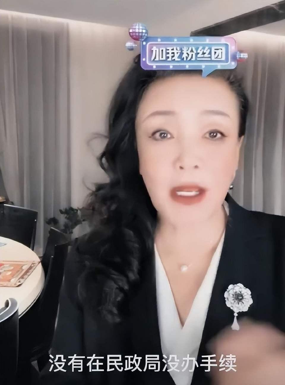 Bà Trương Lan lợi dụng chuyện tình cảm của con trai để bán hàng. Bà Trương Lan lợi dụng chuyện tình cảm của con trai để bán hàng.