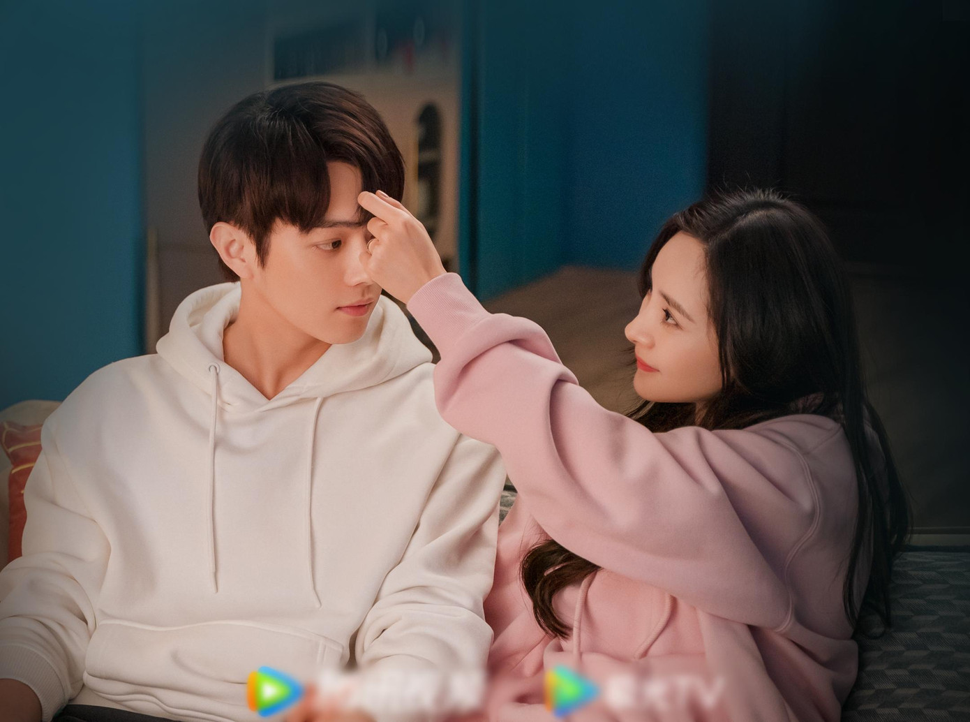 Dương Mịch và Hứa Khải được đánh giá là đẹp đôi bên nhau dù có khoảng cách tuổi tác hơn kém 9 tuổi. Dương Mịch và Hứa Khải được đánh giá là đẹp đôi bên nhau dù có khoảng cách tuổi tác hơn kém 9 tuổi.