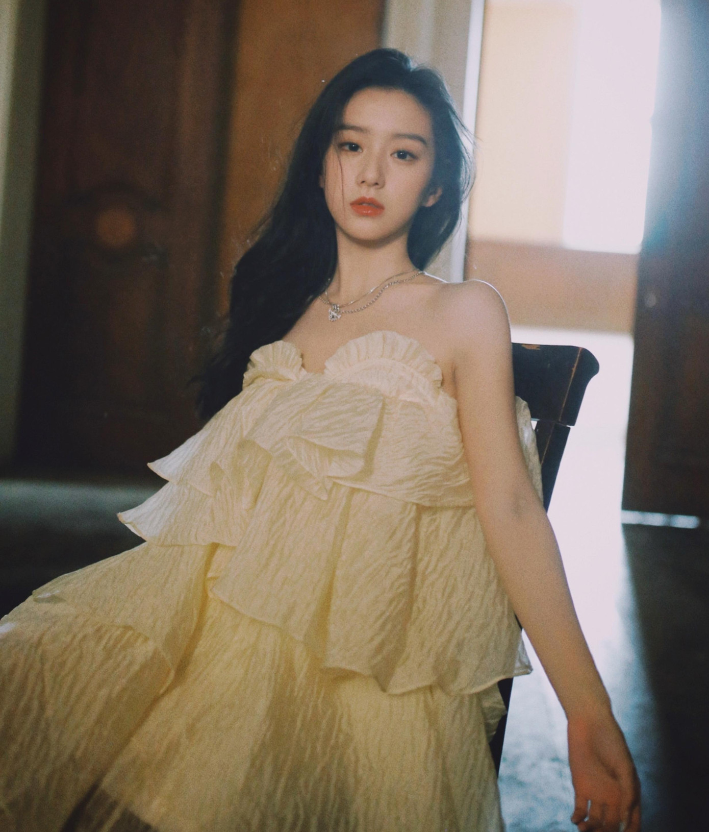 Hoàng Dung võ công rất cao, trên người mặc nhuyễn vị giáp hộ thân đao thương bất nhập đồng thời khiến những kẻ háo sắc không thể đến gần. Môn võ công nổi tiếng nhất của nàng là Đả cẩu bổng pháp, Mãn thiên hoa vũ trịch kim châm, Lạc anh thần kiếm chưởng, Tiêu dao du và Lan hoa phất huyệt thủ. Hoàng Dung võ công rất cao, trên người mặc nhuyễn vị giáp hộ thân đao thương bất nhập đồng thời khiến những kẻ háo sắc không thể đến gần. Môn võ công nổi tiếng nhất của nàng là Đả cẩu bổng pháp, Mãn thiên hoa vũ trịch kim châm, Lạc anh thần kiếm chưởng, Tiêu dao du và Lan hoa phất huyệt thủ.