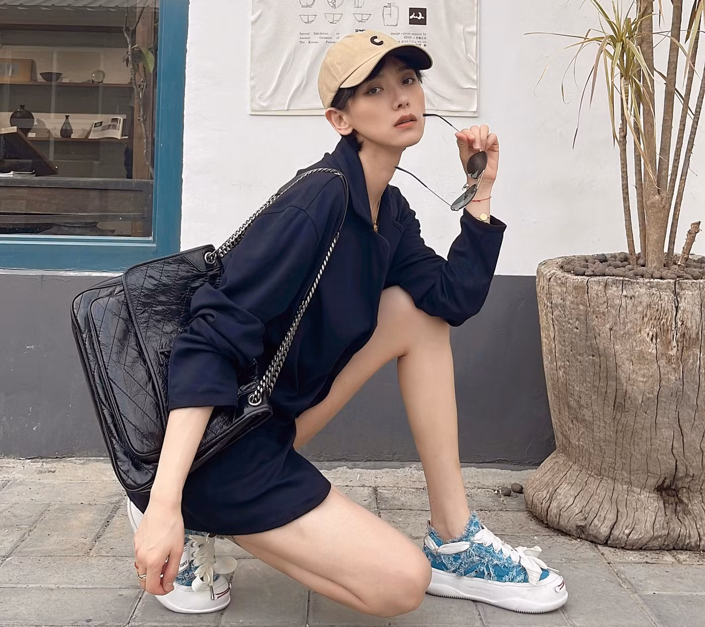 Sau khi đường ai nấy đi từ năm 2018, Lưu Khải Uy chuyển sự nghiệp về Hong Kong để chăm sóc con gái Tiểu Gạo Nếp. Thời gian gần đây, nam diễn viên sang Đại lục tham gia show giải trí. Theo Sina, Lưu Khải Uy và Lý Hiểu Phong quen biết thông qua một người bạn, chuyện tình cảm chỉ phát triển nhanh hơn khoảng một tháng gần đây. Sau khi đường ai nấy đi từ năm 2018, Lưu Khải Uy chuyển sự nghiệp về Hong Kong để chăm sóc con gái Tiểu Gạo Nếp. Thời gian gần đây, nam diễn viên sang Đại lục tham gia show giải trí. Theo Sina, Lưu Khải Uy và Lý Hiểu Phong quen biết thông qua một người bạn, chuyện tình cảm chỉ phát triển nhanh hơn khoảng một tháng gần đây.