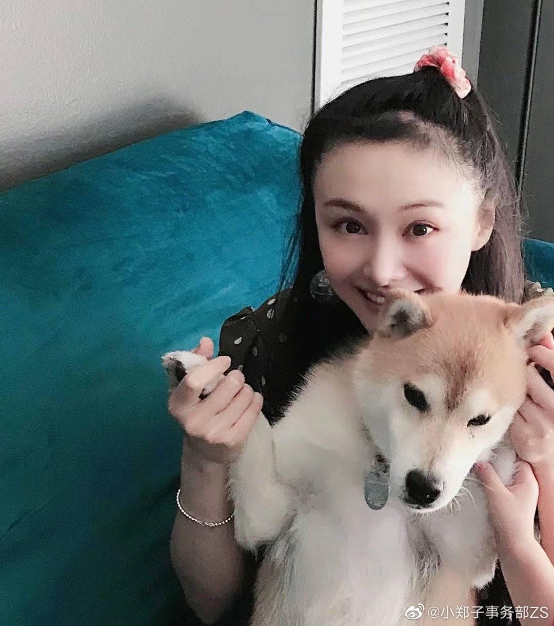 Trịnh Sảng thường xuyên chia sẻ hình ảnh mới để giao lưu với người hâm mộ. Nữ diễn viên tiếp tục các vụ kiện mà theo cô nói là để "đòi lại công bằng". Trịnh Sảng thường xuyên chia sẻ hình ảnh mới để giao lưu với người hâm mộ. Nữ diễn viên tiếp tục các vụ kiện mà theo cô nói là để "đòi lại công bằng".