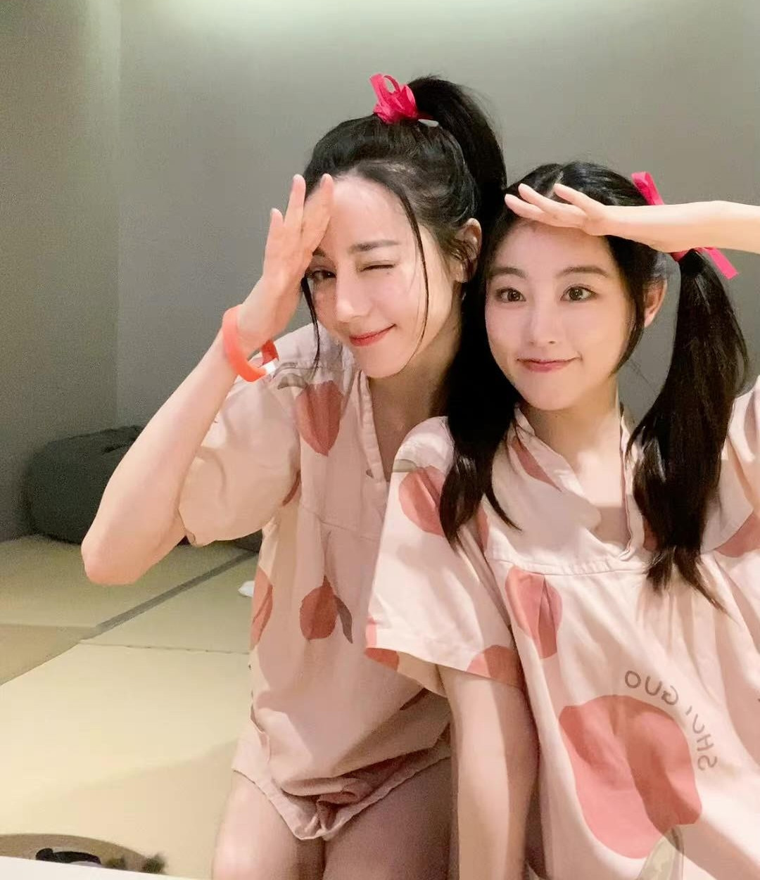 Nhiệt Ba thường chia sẻ hình ảnh trong cuộc sống với người hâm mộ.