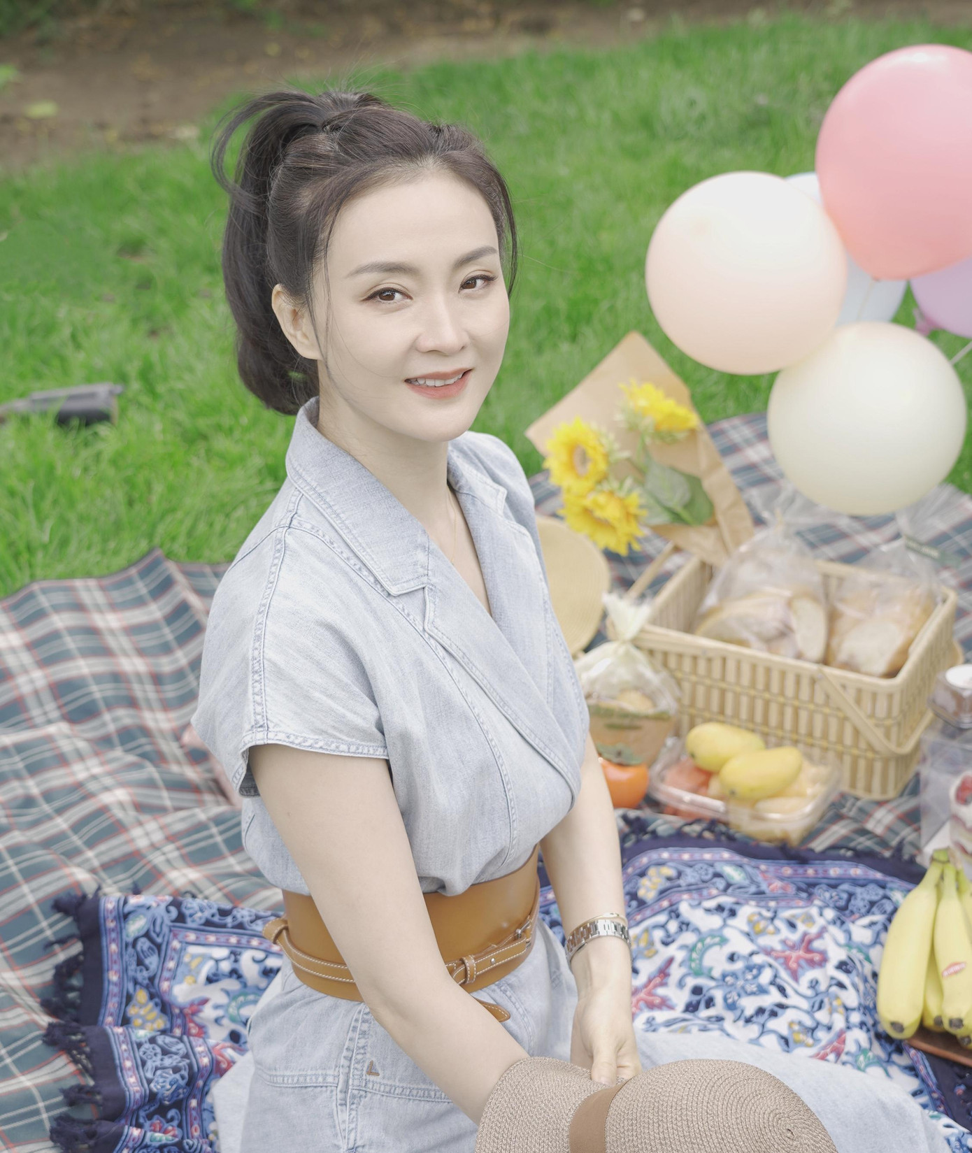 Tòa nhà Vương Phủ Thế Kỷ là biểu tượng cho sự giàu có, cuộc sống quý tộc của vợ chồng Vương Diễm. Tòa nhà Vương Phủ Thế Kỷ là biểu tượng cho sự giàu có, cuộc sống quý tộc của vợ chồng Vương Diễm.