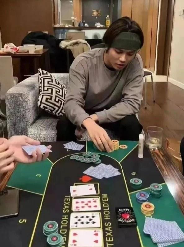 Lâm Ngạn Tuấn phải tạm dừng hoạt động vì bê bối đời tư. Ảnh: Sohu Lâm Ngạn Tuấn phải tạm dừng hoạt động vì bê bối đời tư. Ảnh: Sohu