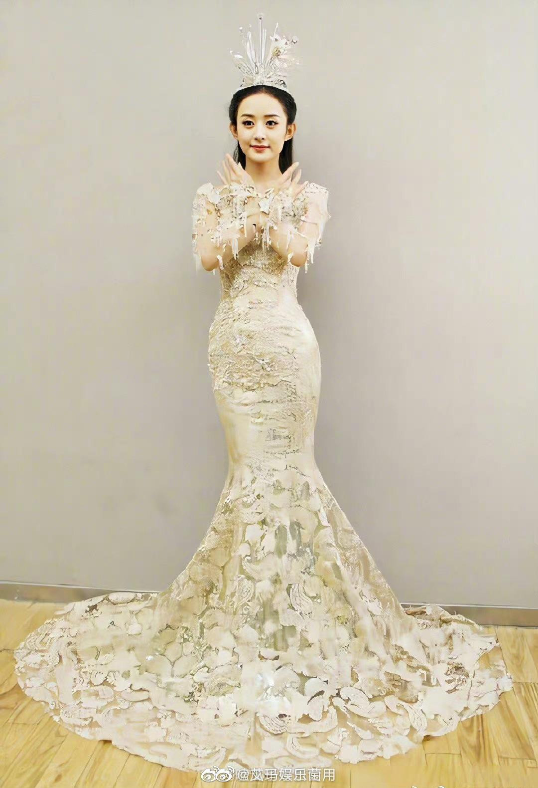 Nữ thần Kim Ưng được trao cho nữ diễn trẻ có thành tích nổi bật nhất trong vòng hai năm.