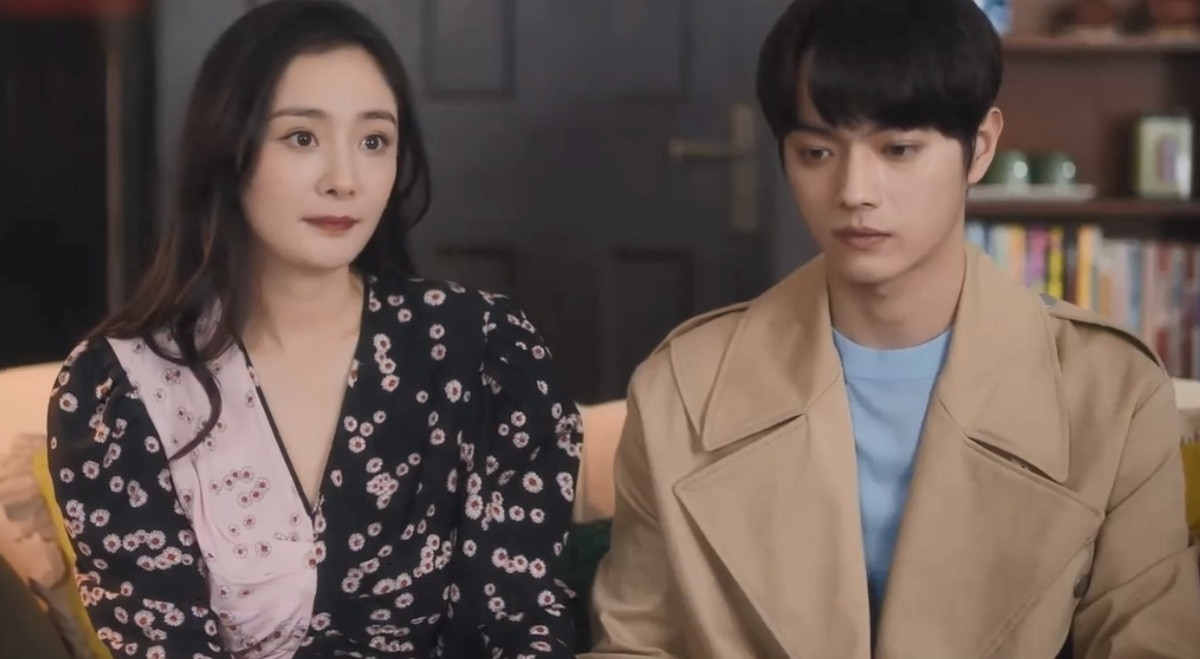 Dương Mịch bị dìm bởi những bộ trang phục lòe loẹt, sến súa, kiểu trang điểm đậm là cô trông già hơn. Dương Mịch bị dìm bởi những bộ trang phục lòe loẹt, sến súa, kiểu trang điểm đậm là cô trông già hơn.