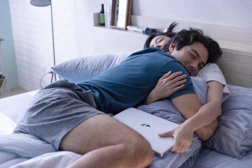 Nữ chính do Quế Luân Mỹ thể hiện có cảnh ân ái với nhiều người đàn ông khác nhau.