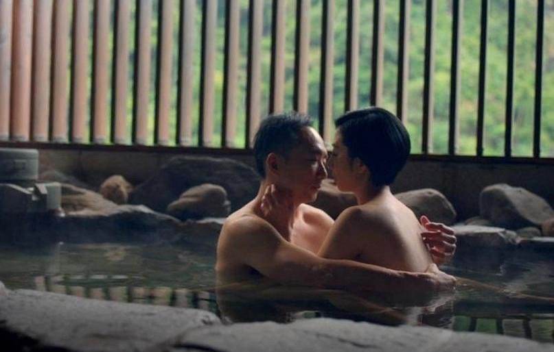 Nữ chính do Quế Luân Mỹ thể hiện có cảnh ân ái với nhiều người đàn ông khác nhau.