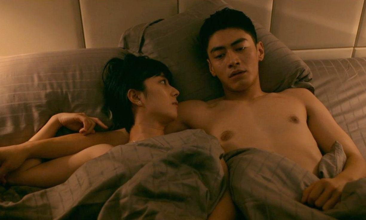 Nữ chính do Quế Luân Mỹ thể hiện có cảnh ân ái với nhiều người đàn ông khác nhau.