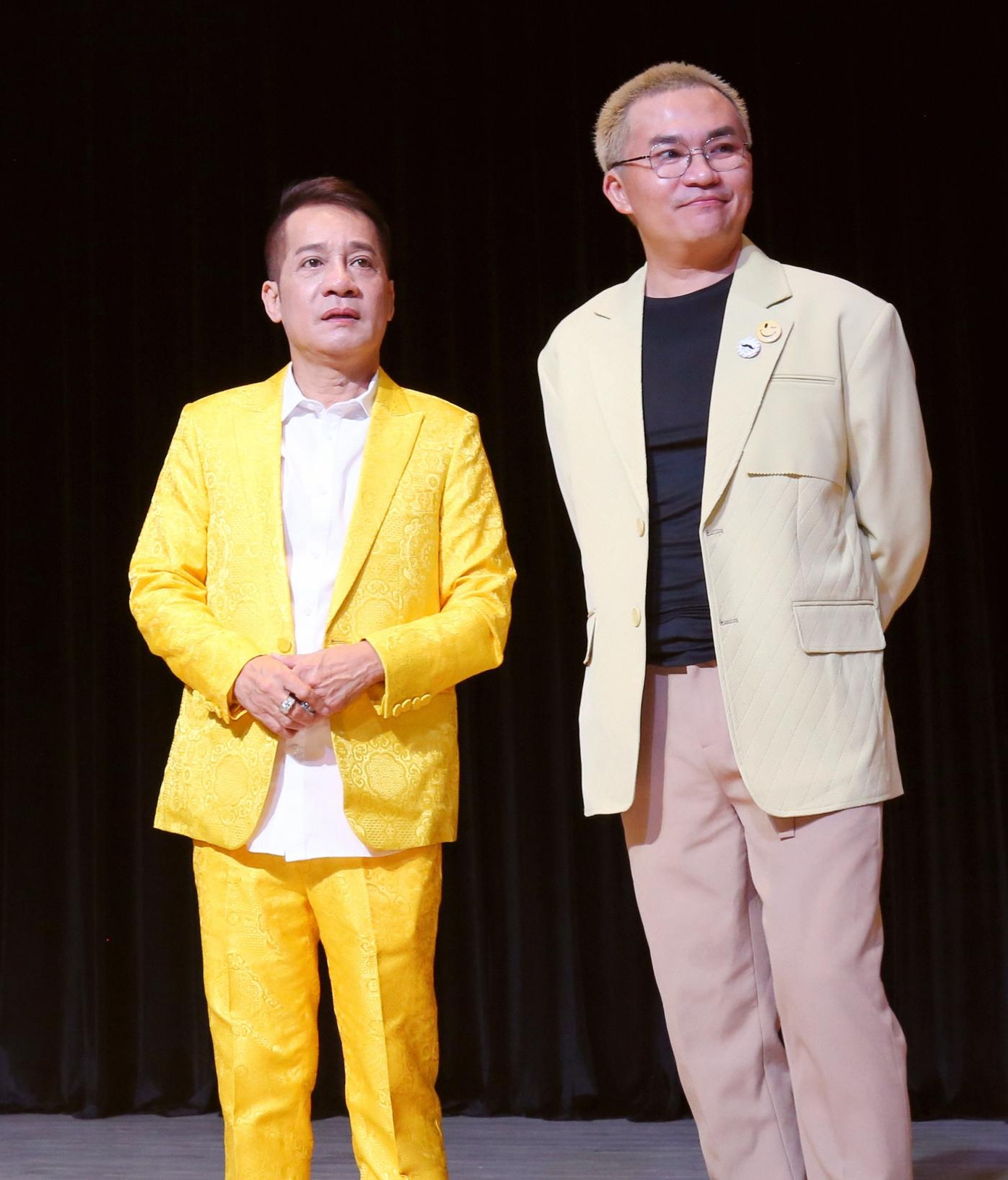 Nhiều nghệ sĩ đến chung vui với hai danh hài Minh Nhí, Việt Hương. Nhiều nghệ sĩ đến chung vui với hai danh hài Minh Nhí, Việt Hương.