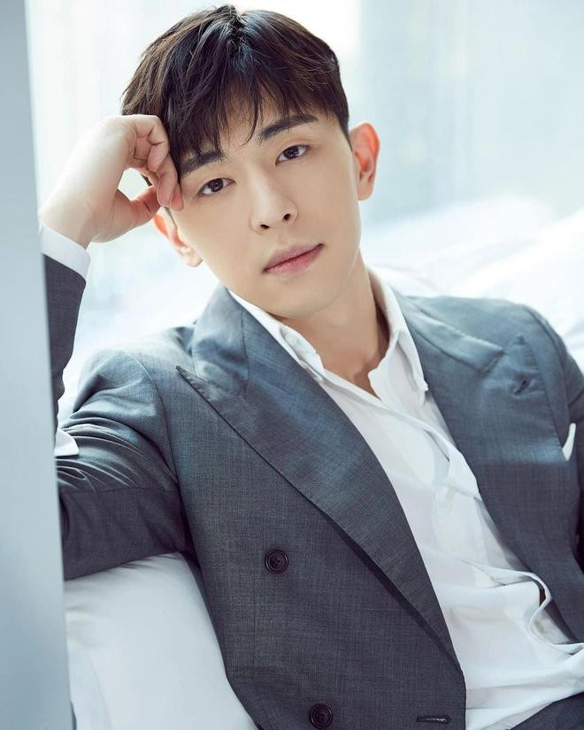 Đặng Luân bay màu ở tuổi 30 chỉ sau vài tiếng bị tuyên bố phạm tội trốn thuế: Ảnh: Sina Đặng Luân bay màu ở tuổi 30 chỉ sau vài tiếng bị tuyên bố phạm tội trốn thuế: Ảnh: Sina