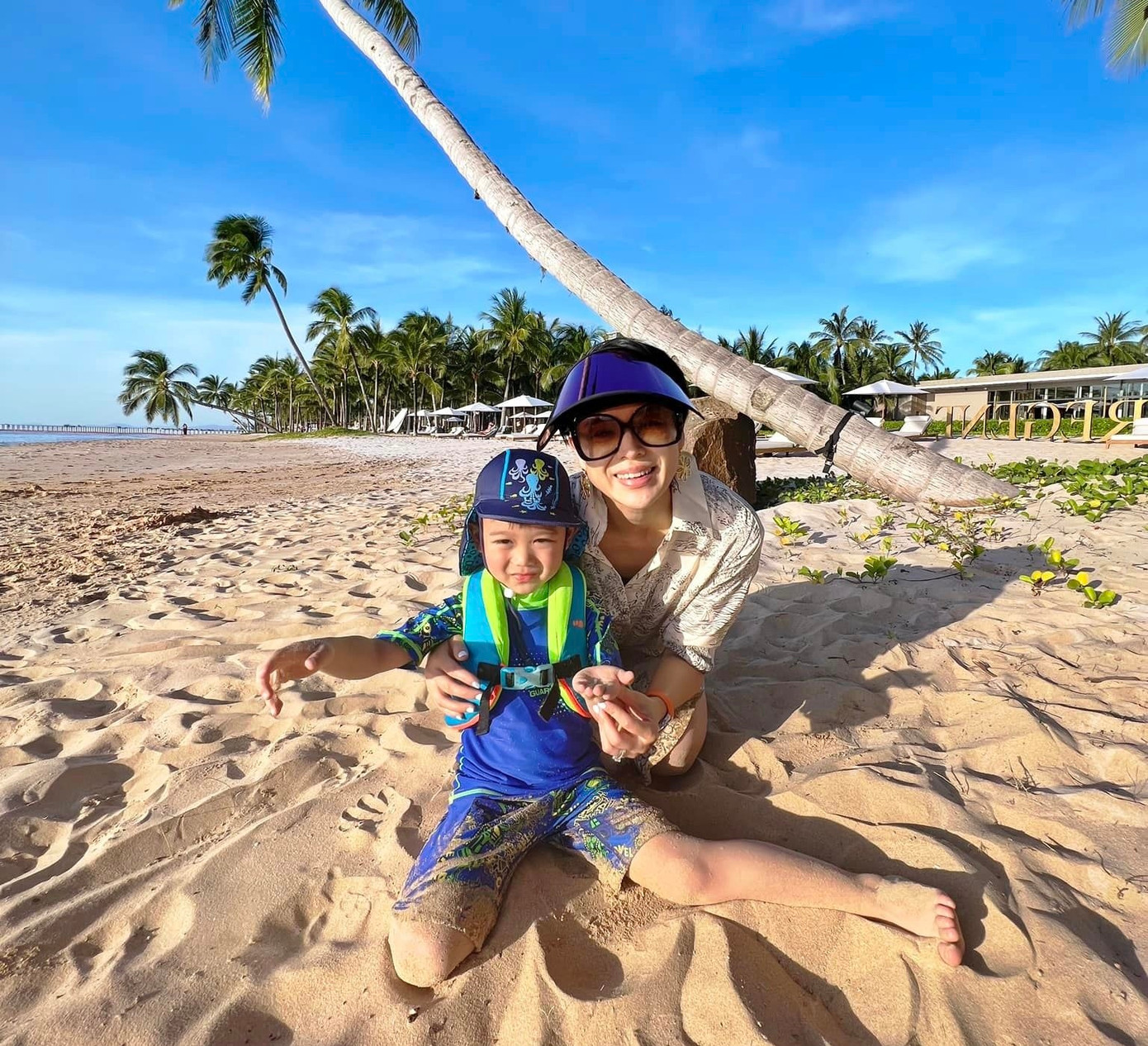 Hồ Hạnh Nhi cùng chồng và hai con đi nghỉ dưỡng tại đảo Phú Quốc. Hồ Hạnh Nhi cùng chồng và hai con đi nghỉ dưỡng tại đảo Phú Quốc.