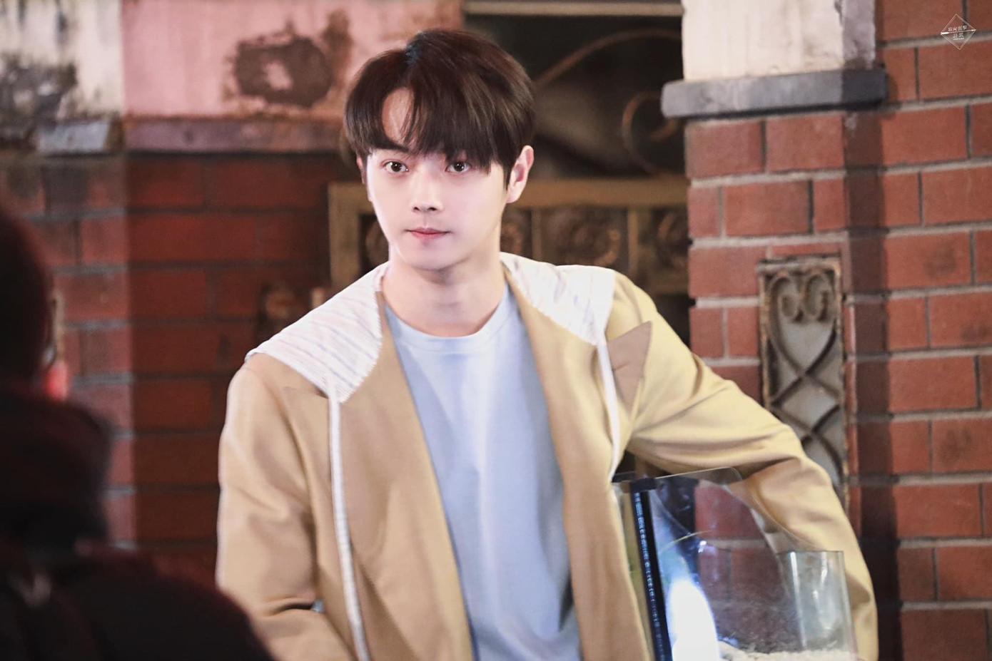 Hứa Khải bị đánh giá là &quot;diễn viên công nghiệp&quot; khi liên tục đóng phim như một cái máy.