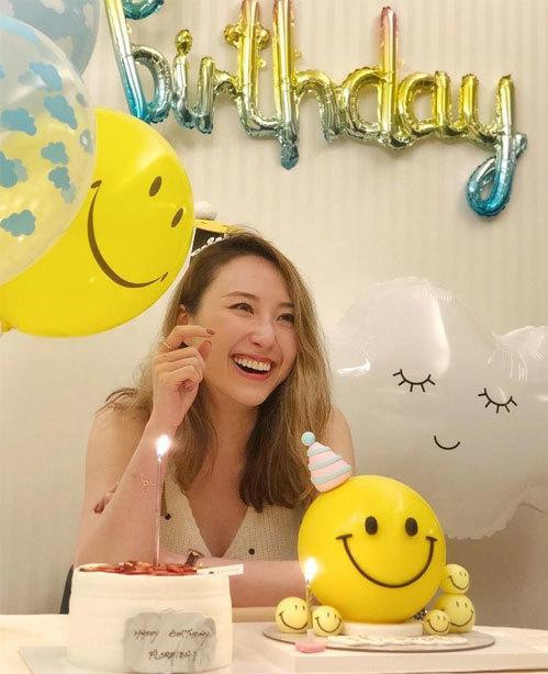 Hà Siêu Vân có ngoại hình gợi cảm, lối sống kín đáo hơn các anh chị em cùng gia tộc.