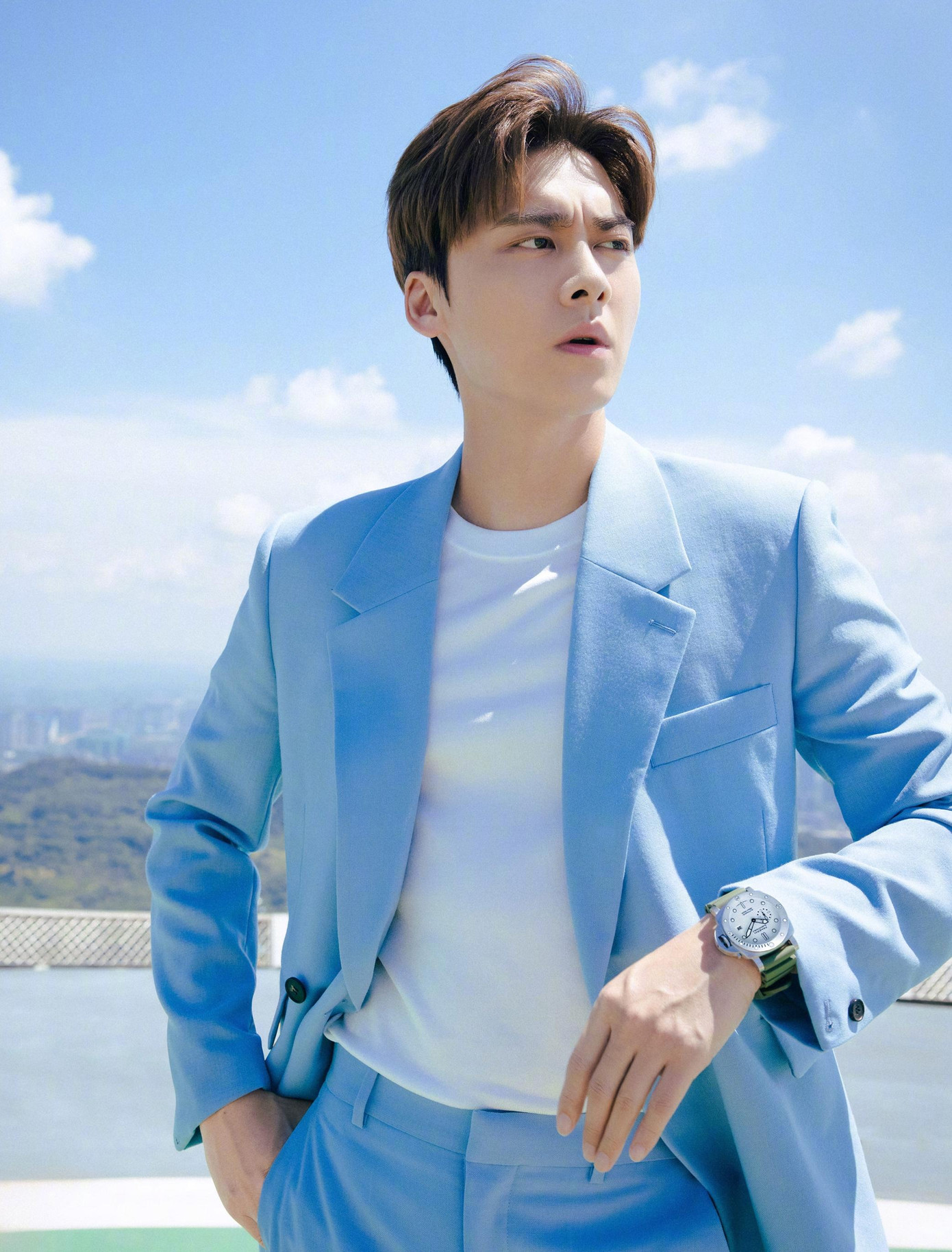 Lý Dịch Phong đánh mất sự nghiệp đỉnh cao vì đời tư phóng túng. Ảnh: Sina Lý Dịch Phong đánh mất sự nghiệp đỉnh cao vì đời tư phóng túng. Ảnh: Sina