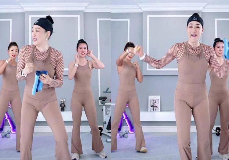 Chung Lệ Đề thường mặc những bộ cánh không phù hợp với độ tuổi, cố tình phô diễn hình thể hay có những khoảnh khắc hớ hênh, phản cảm.