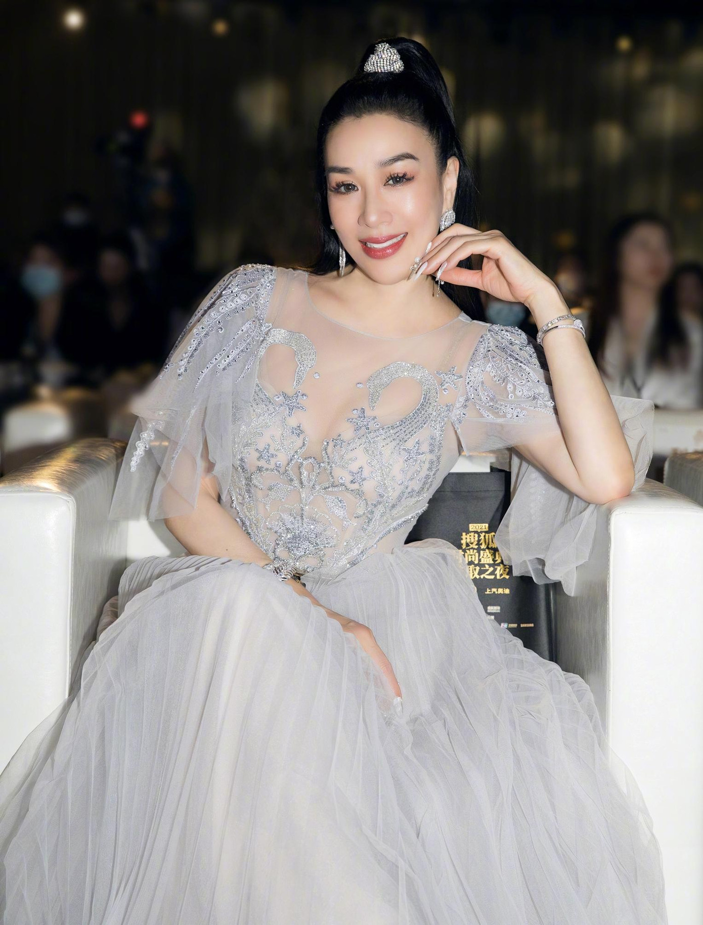 "Bom sex gốc Việt" thường mang những mâu thuẫn trong gia đình lên sóng truyền hình để gây chú ý.