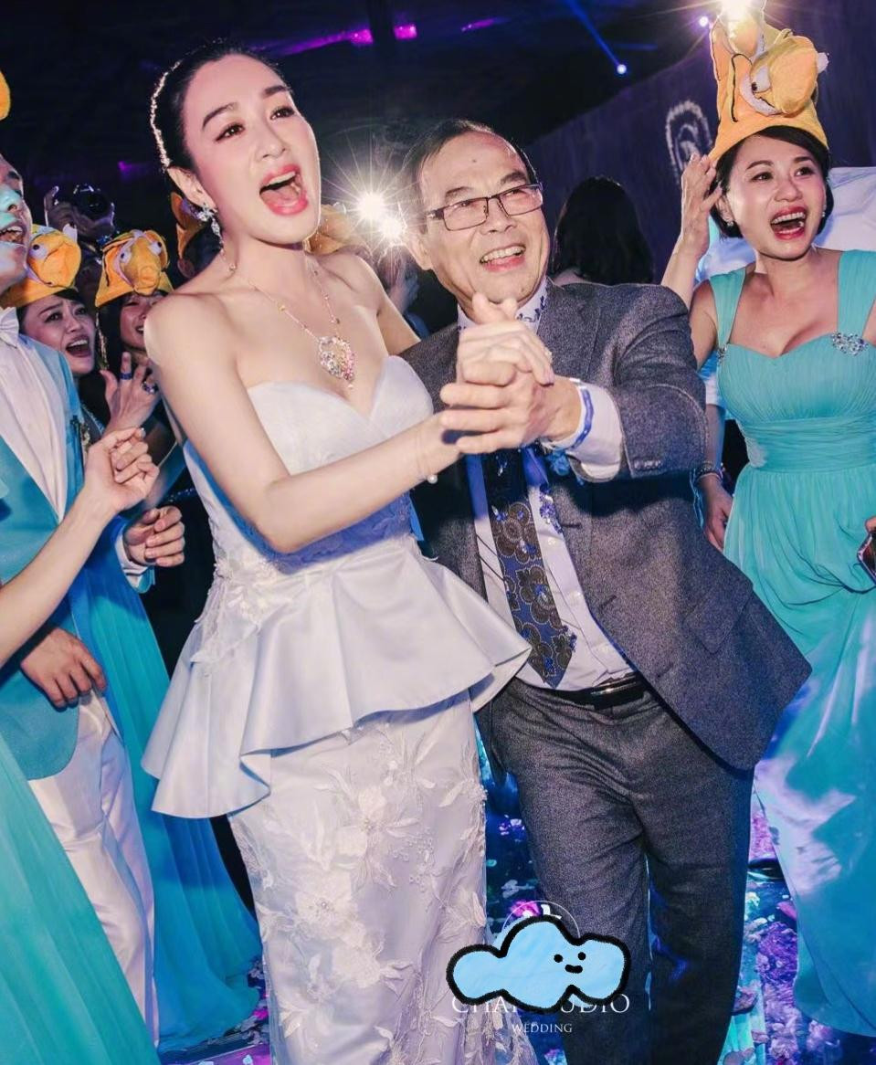 "Bom sex gốc Việt" thường mang những mâu thuẫn trong gia đình lên sóng truyền hình để gây chú ý.