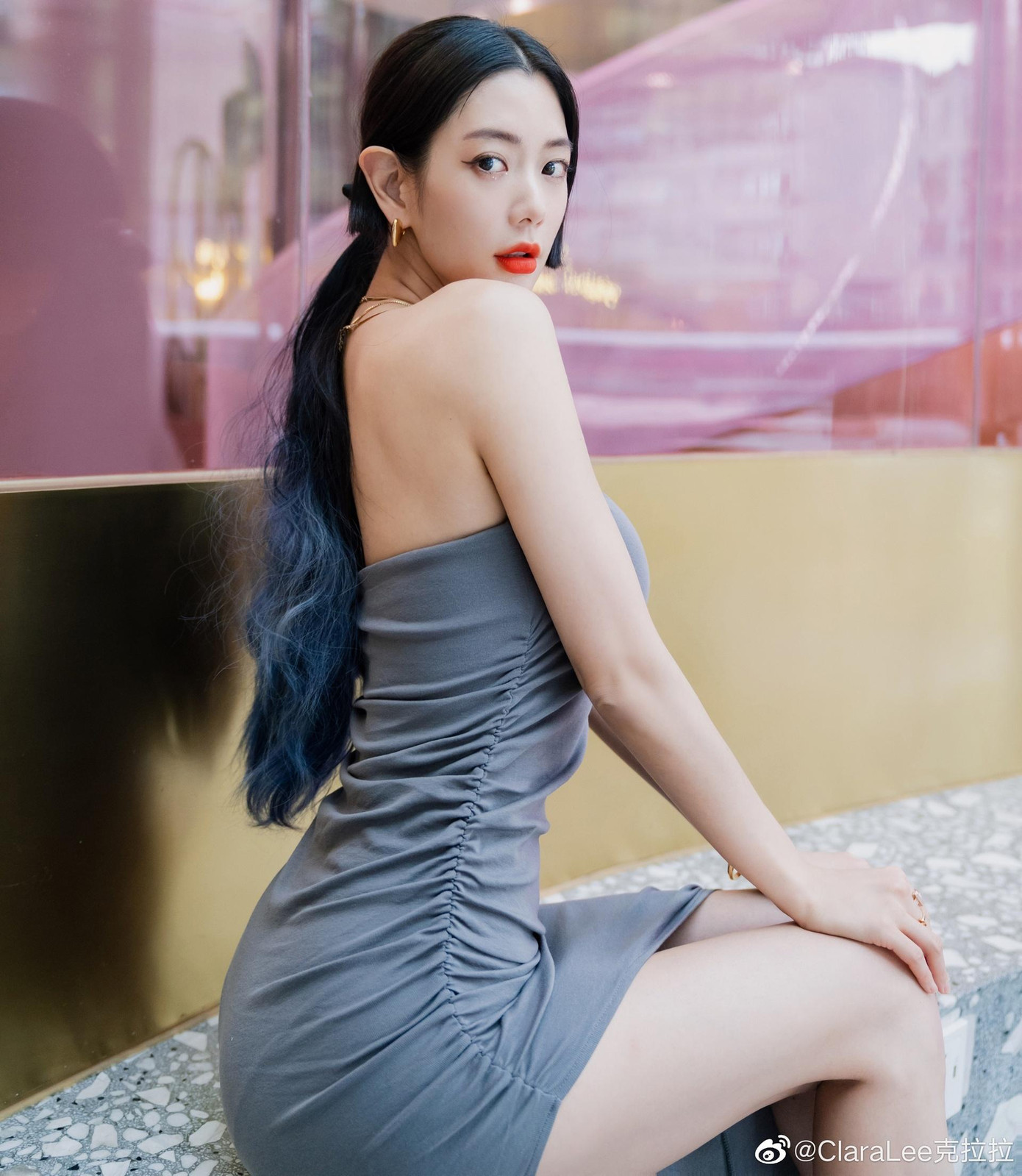 Với lợi thế về ngoại hình, Clara Lee thường được các đạo diễn sắp xếp vào vai gợi cảm. Cô chuyên trị dòng phim kinh phí thấp chiếu mạng. Năm 2019, Clara Lee tham gia tới 6 phim. Từ đầu năm 2022, nữ diễn viên có 6 tác phẩm lên sóng.