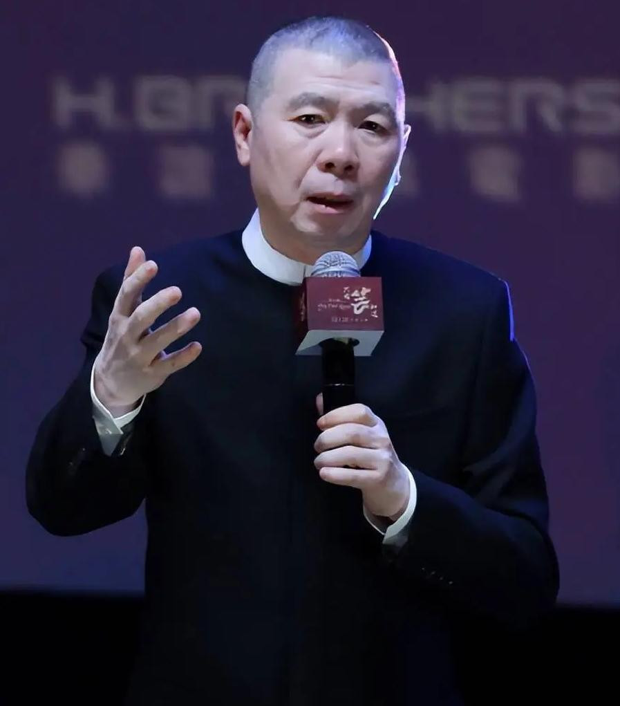 Phùng Tiểu Cương sang Mỹ sống sau khi bị tẩy chay khỏi giới giải trí.