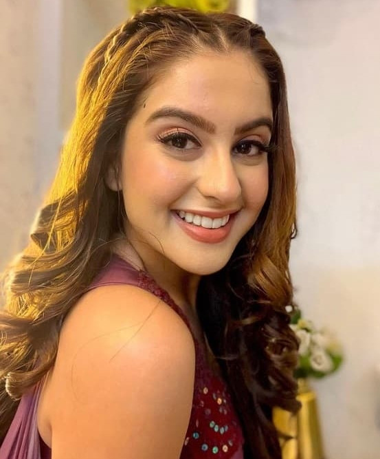 Tunisha Sharma là sao trẻ nổi tiếng tại Ấn Độ. Cô qua đời sau khi tự tử trong phòng hóa trang.