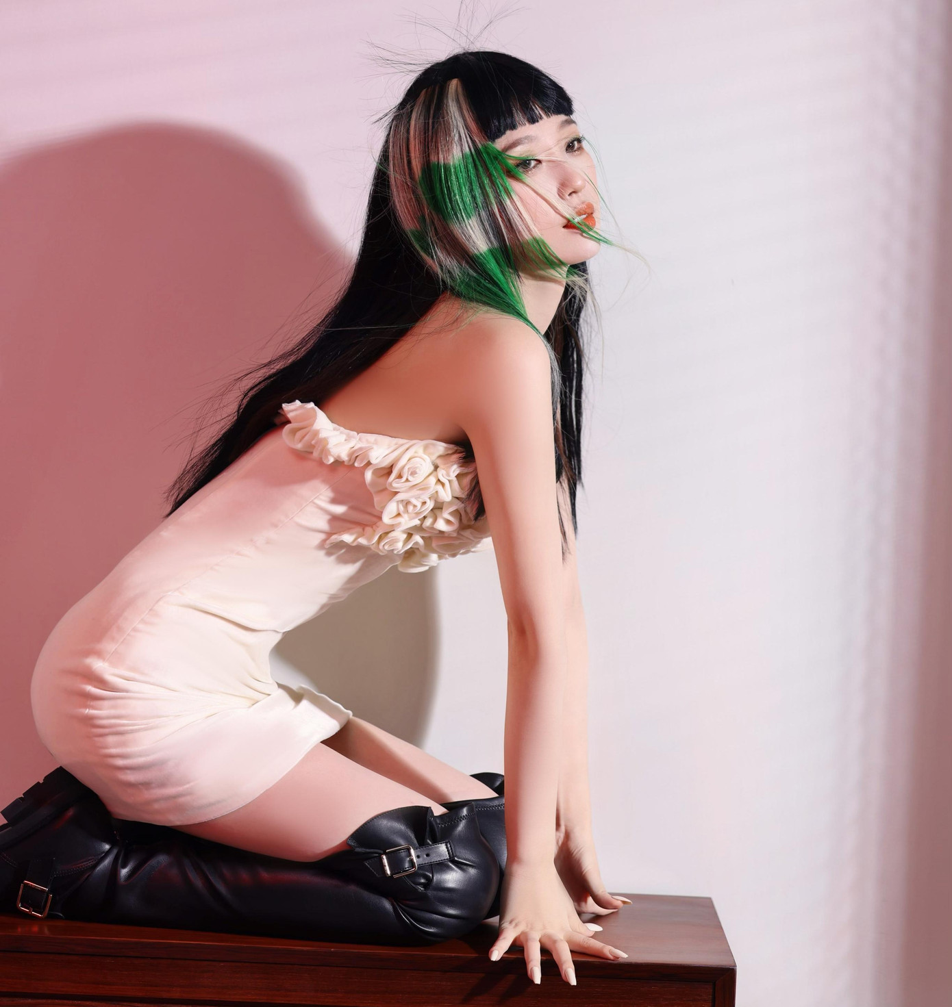 Theo Sohu, Ngu Thư Hân thông minh khi lựa chọn các vai diễn có sự tương đồng với tính cách của cô ngoài đời. Các nhân vật đều tạo thiện cảm cho người xem. Nhờ cách diễn đáng yêu, người đẹp ghi dấu ấn với các dự án Trạm kế tiếp là hạnh phúc, Khúc biến tấu ánh trăng, Thương lan quyết, Khu rừng nhỏ của hai người. Đặc biệt, Thương lan quyết được đánh giá là một trong ba phim truyền hình hot nhất mùa hè 2022.