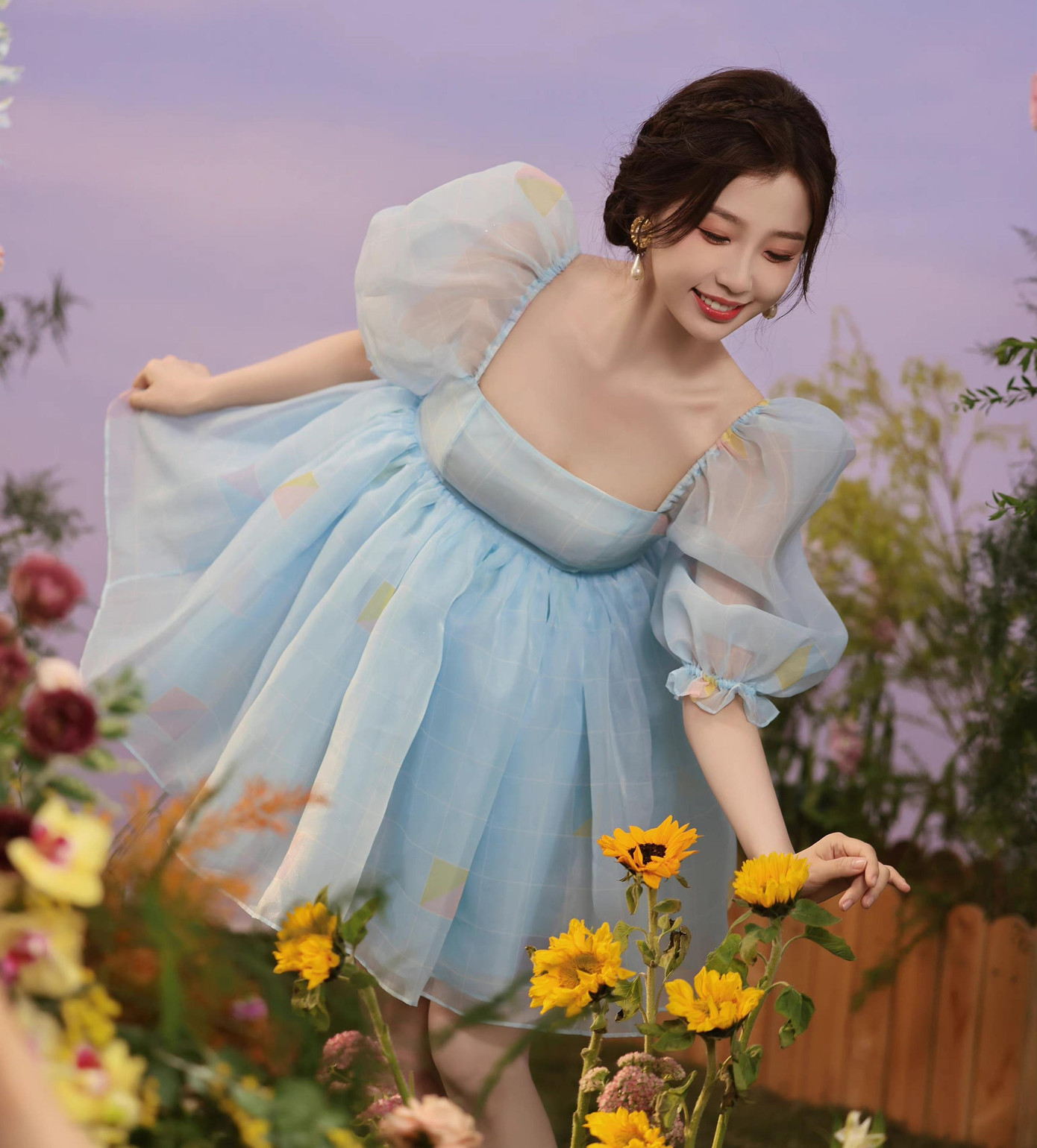 Tuy nhiên, vẫn có ý kiến cho rằng Ngu Thư Hân đang bị rập khuôn trong cách diễn và định dạng nhân vật. Do đó, Sohu cho rằng để tiến xa hơn trong sự nghiệp diễn xuất, nữ diễn viên cần bước ra khỏi vùng an toàn để thử những dạng vai mới mẻ, thử thách hơn.