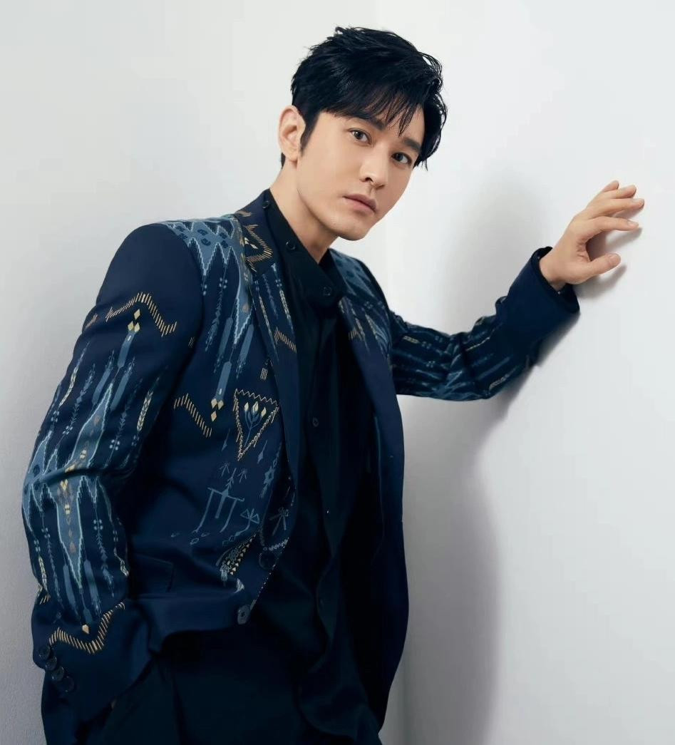 Huỳnh Hiểu Minh muốn kín tiếng trong đoạn tình cảm mới sau khi ly hôn Angelababy.