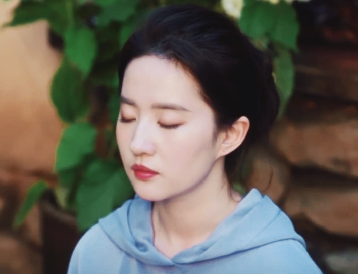 Lưu Diệc Phi đẹp trong mọi khung hình.