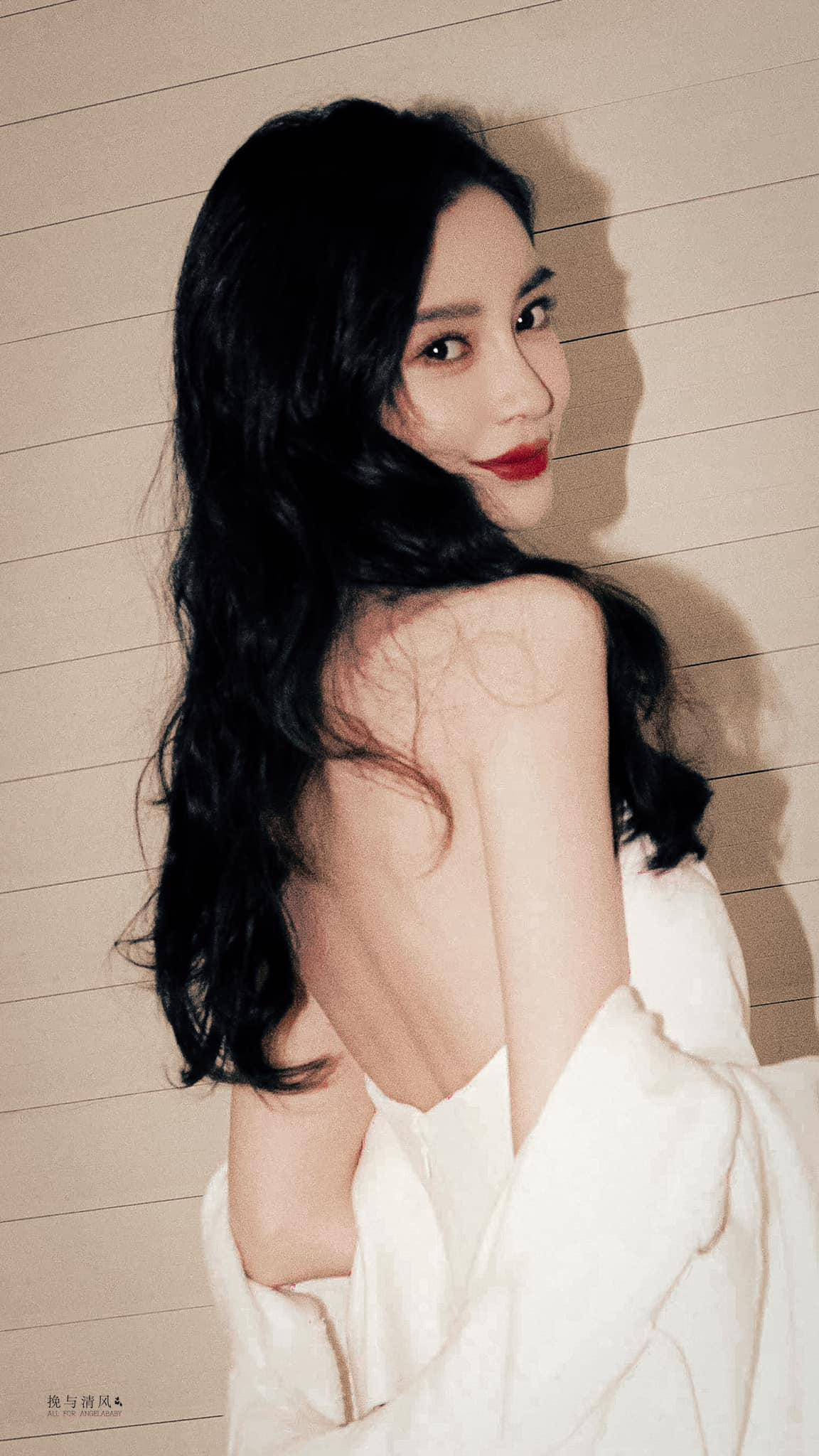 Angelababy không được đánh giá cao như Nhậm Gia Luân, nên chịu lép vế trước đàn em.