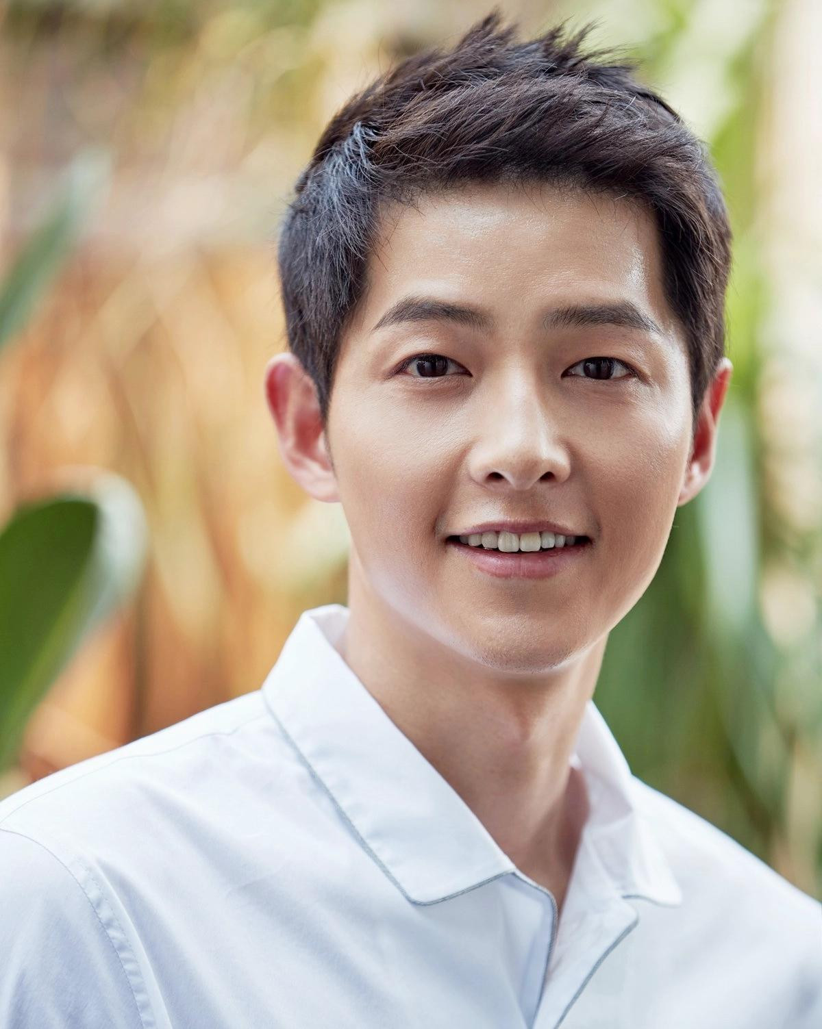 Song Joong Ki và Kim Tae Ri nói họ không hẹn hò.