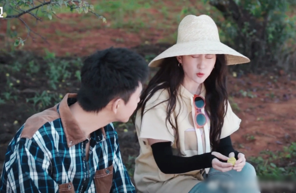 Lưu Diệc Phi đẹp trong mọi khung hình.