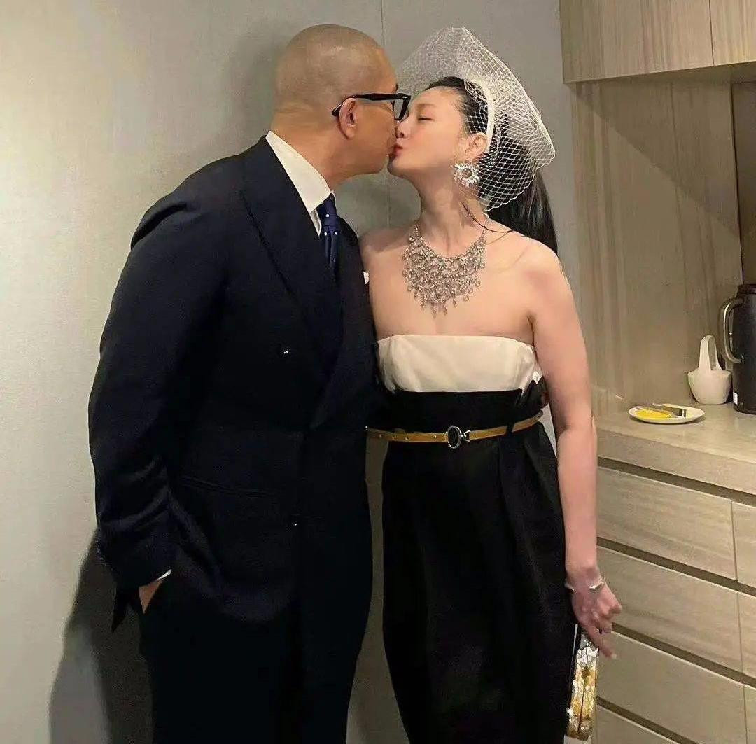 Bà Trương Lan lợi dụng chuyện tình cảm của con trai để bán hàng. Bà Trương Lan lợi dụng chuyện tình cảm của con trai để bán hàng.