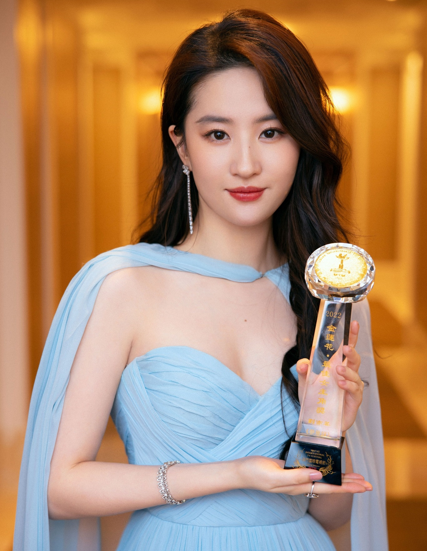 Lưu Diệc Phi chứng minh sức hút với phim truyền hình Mộng hoa lục rất thành công. Lưu Diệc Phi chứng minh sức hút với phim truyền hình Mộng hoa lục rất thành công.