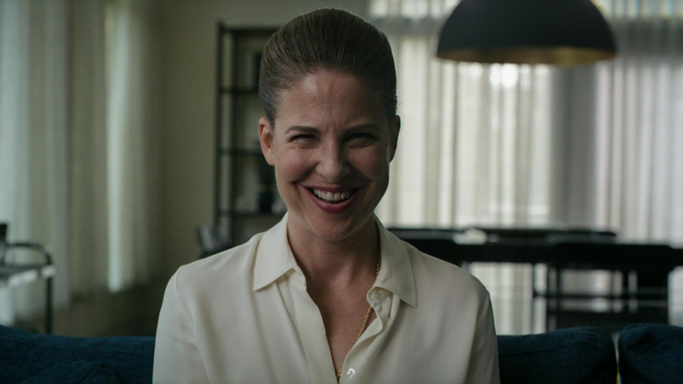 Nụ cười trở thành hình ảnh được sử dụng xuyên suốt để tạo cảm giác ghê rợn, ám ảnh.