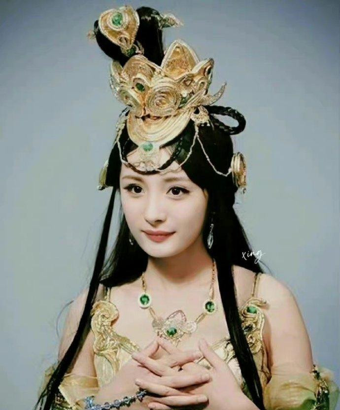 Dương Mịch hóa thân thành thần nữ Đôn Hoàng. Dương Mịch hóa thân thành thần nữ Đôn Hoàng.