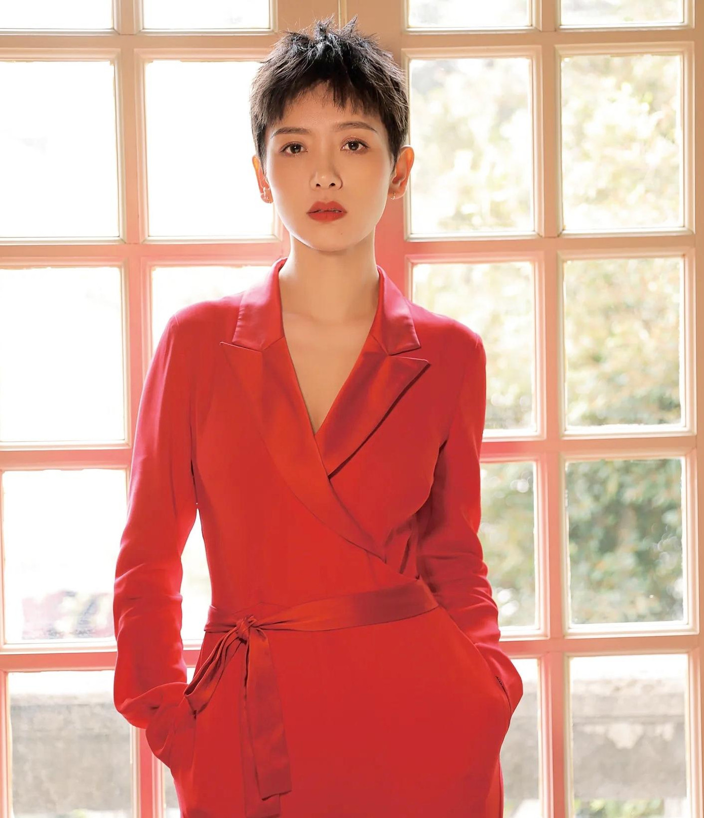 Chuyện tình cảm của Lưu Khải Uy gây chú ý vì anh từng có cuộc hôn nhân ồn ào với tiểu hoa đán nổi tiếng nhất Trung Quốc - Dương Mịch. Trong 4 năm bên nhau, họ gần ít xa nhiều. Dương Mịch không hòa hợp với nhà chồng nên hiếm khi về Hong Kong thăm con gái. Chuyện tình cảm của Lưu Khải Uy gây chú ý vì anh từng có cuộc hôn nhân ồn ào với tiểu hoa đán nổi tiếng nhất Trung Quốc - Dương Mịch. Trong 4 năm bên nhau, họ gần ít xa nhiều. Dương Mịch không hòa hợp với nhà chồng nên hiếm khi về Hong Kong thăm con gái.