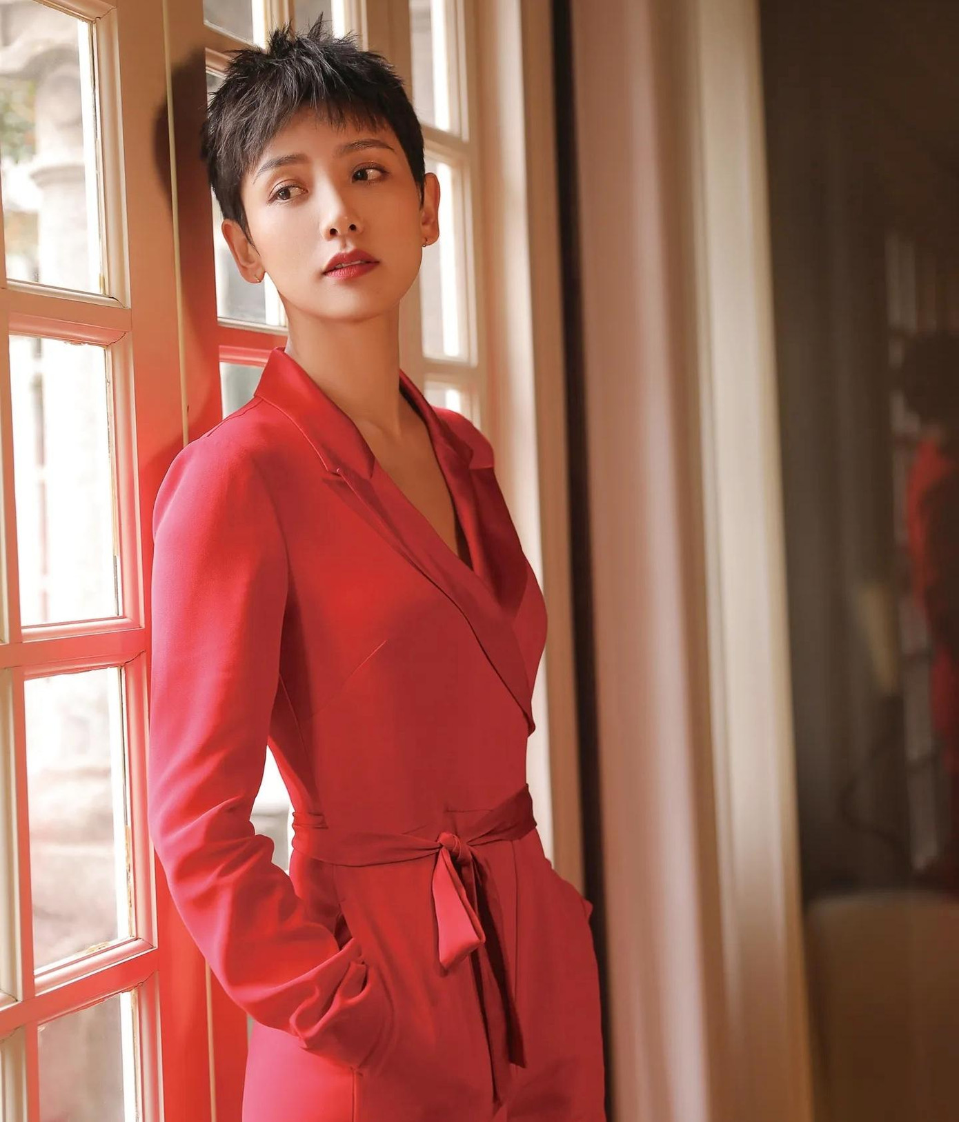 Chuyện tình cảm của Lưu Khải Uy gây chú ý vì anh từng có cuộc hôn nhân ồn ào với tiểu hoa đán nổi tiếng nhất Trung Quốc - Dương Mịch. Trong 4 năm bên nhau, họ gần ít xa nhiều. Dương Mịch không hòa hợp với nhà chồng nên hiếm khi về Hong Kong thăm con gái. Chuyện tình cảm của Lưu Khải Uy gây chú ý vì anh từng có cuộc hôn nhân ồn ào với tiểu hoa đán nổi tiếng nhất Trung Quốc - Dương Mịch. Trong 4 năm bên nhau, họ gần ít xa nhiều. Dương Mịch không hòa hợp với nhà chồng nên hiếm khi về Hong Kong thăm con gái.