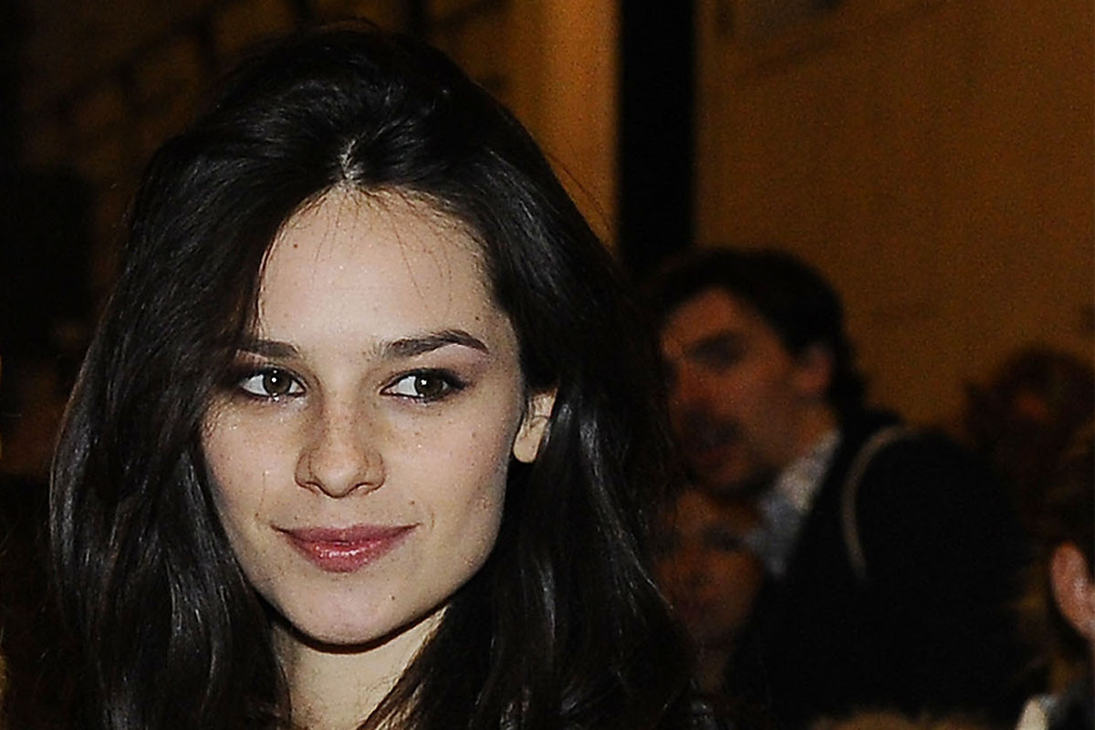 Song Joong Ki được đánh giá cao nhờ hành động công khai tình cảm và việc chủ động bảo vệ bạn gái là người ngoài ngành giải trí. Song Joong Ki được đánh giá cao nhờ hành động công khai tình cảm và việc chủ động bảo vệ bạn gái là người ngoài ngành giải trí.