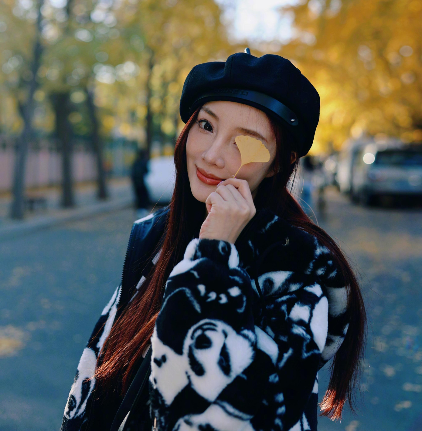 Lý Tiểu Lộ hẹn hò rapper kém 12 tuổi Triệu Dục Đào. Ảnh: 163, Sina.