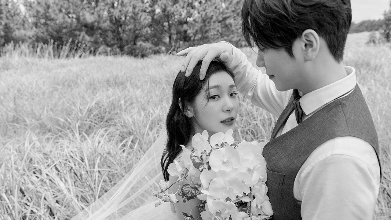 Quốc bảo xứ Hàn thông báo kết hôn hồi tháng 7.