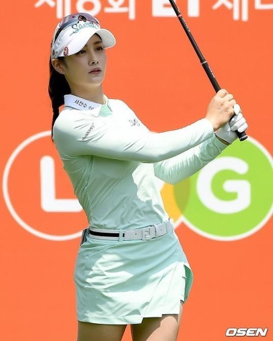 Sau khi thông tin lan truyền trên mạng xã hội, công ty quản lý của Bi Rain đã nhanh chóng phủ nhận: "Thật nực cười, nhưng thông tin đang lan truyền đều không đúng sự thật".