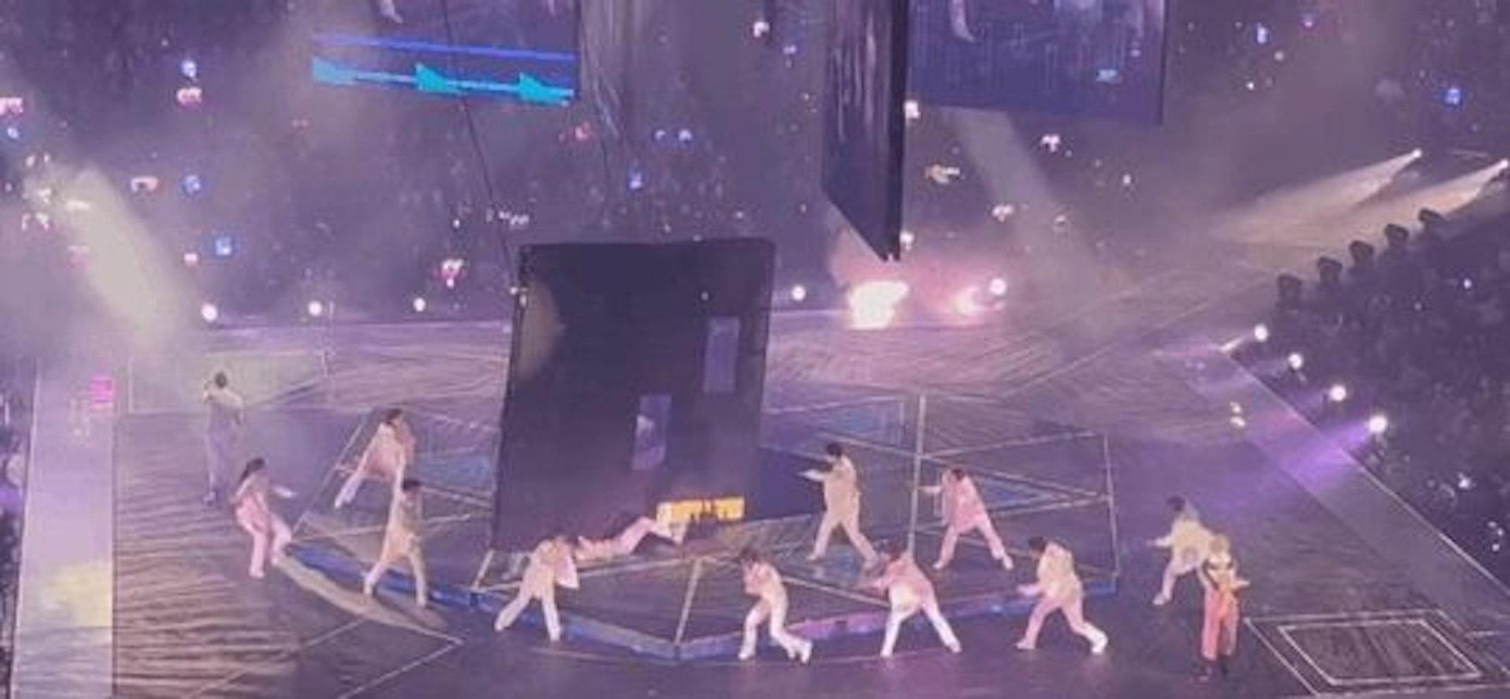 Màn hình LED 600 kg rơi vào đầu vũ công Lý Khải Ngôn khiến anh bị liệt cả người.